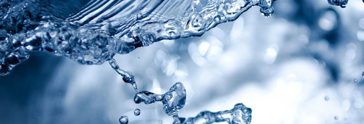 Мицеллярная вода — хит бьюти-индустрии. Принцип действия и правила пользования